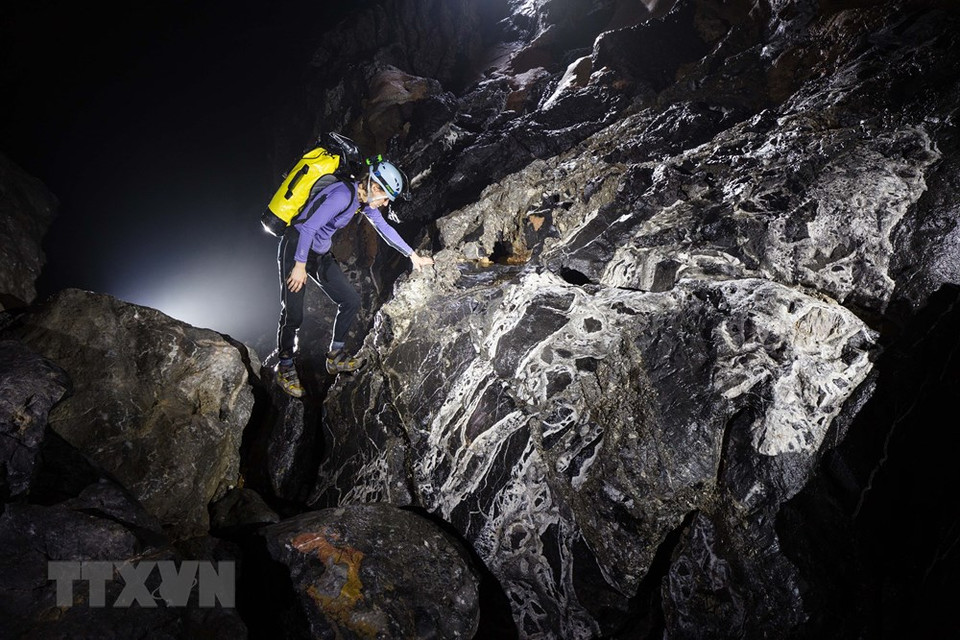 La increíble profundidad de Son Doong atrae a los viajeros que desean una verdadera aventura. 