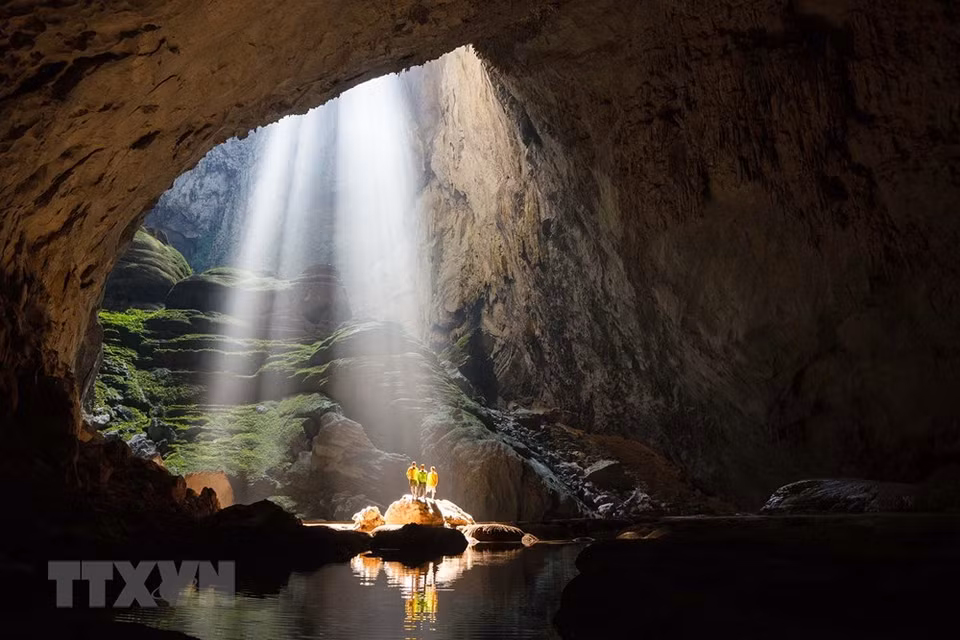 La increíble profundidad de Son Doong atrae a los viajeros que desean una verdadera aventura. 