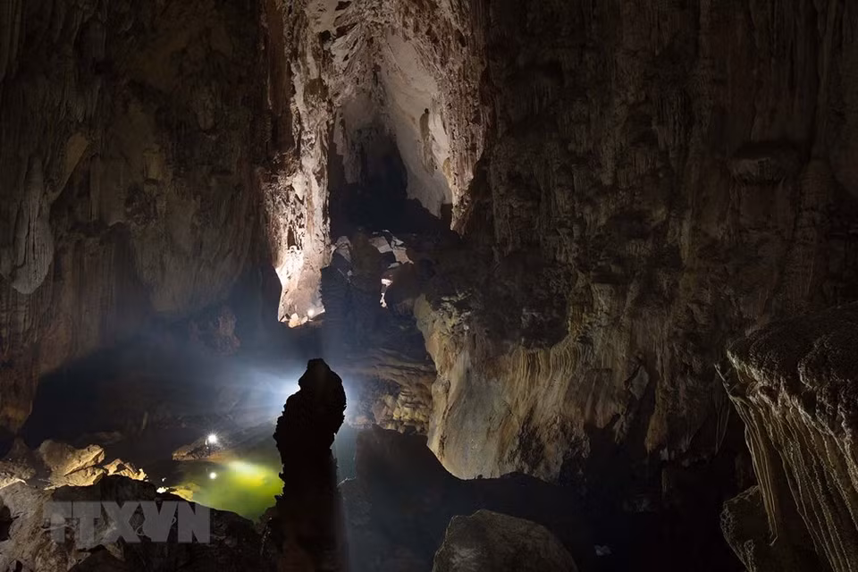 La increíble profundidad de Son Doong atrae a los viajeros que desean una verdadera aventura. 