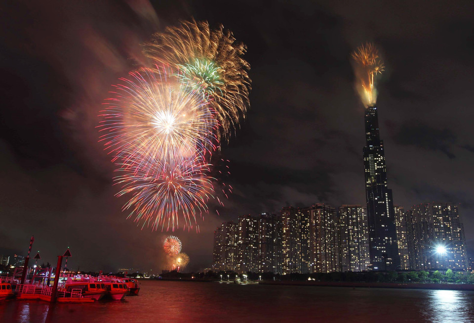 Fuegos artificiales en Ciudad Ho Chi Minh en la noche de 2 de septiembre (Fuente: VNA)