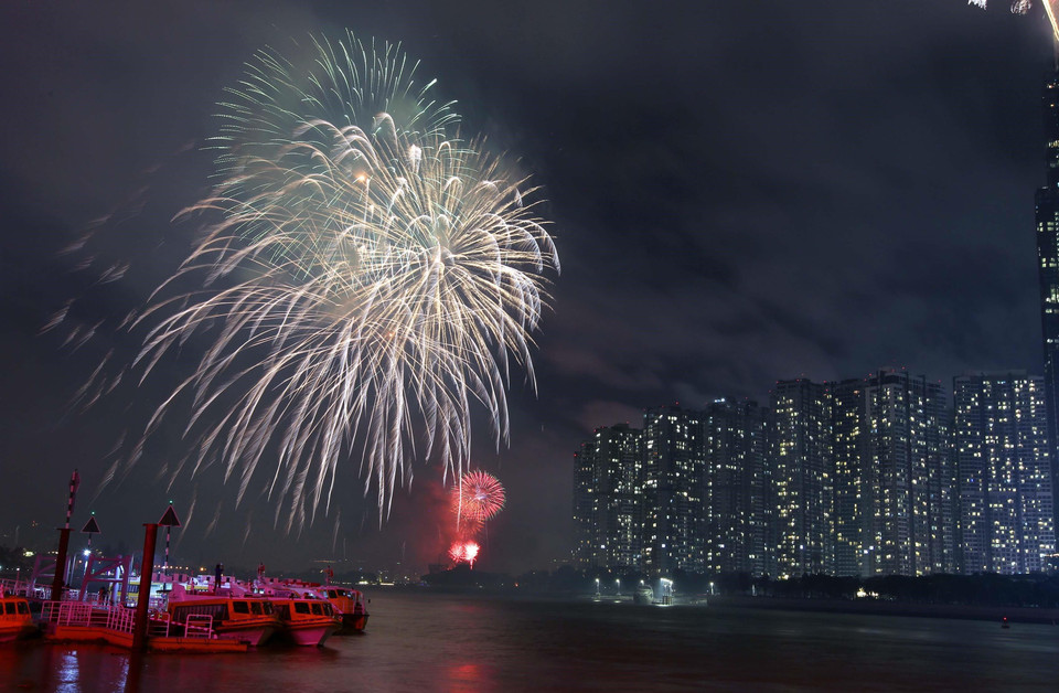 Fuegos artificiales en Ciudad Ho Chi Minh en la noche de 2 de septiembre (Fuente: VNA)