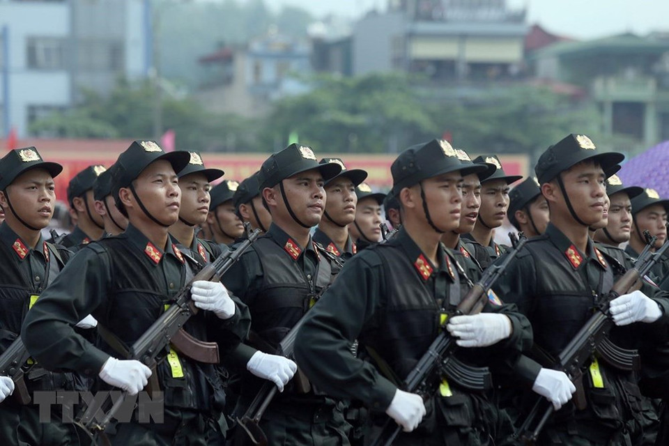 Fuerzas especiales del Ejército Popular marchan en el mitin. (Foto: VNA)