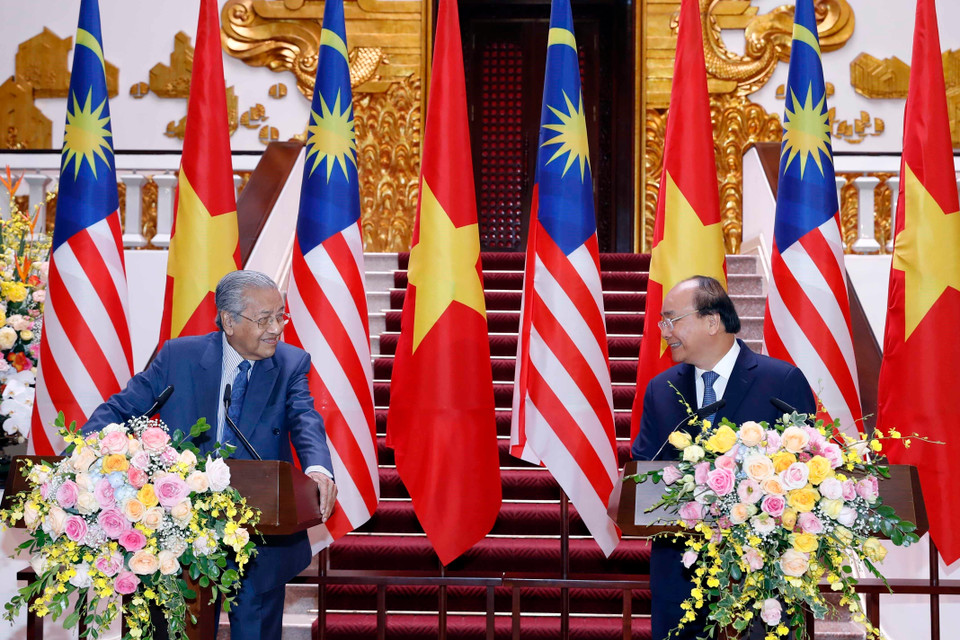 Primer ministro vietnamita, Nguyen Xuan Phuc, y su par malasio, Mahathir Mohamad, en una conferencia de prensa tras las conversaciones oficiales en Hanoi (Fuente: VNA)