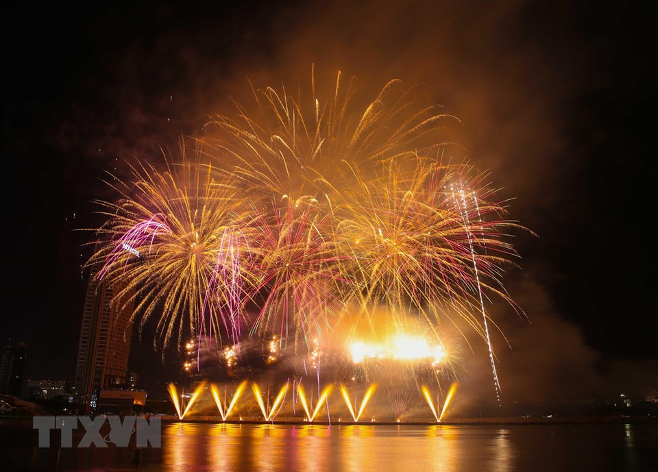 Fuegos artificiales del equipo de Vietnam. (Foto: VNA)