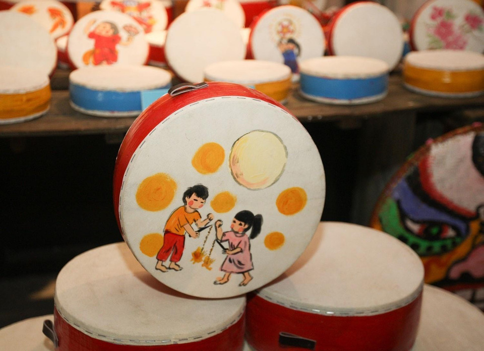 Además, se presentarán espectáculos de música tradicional y se organizarán juegos folclóricos para los menores, a fin de preservar y resaltar los valores culturales tradicionales. (Fuente: VNA)