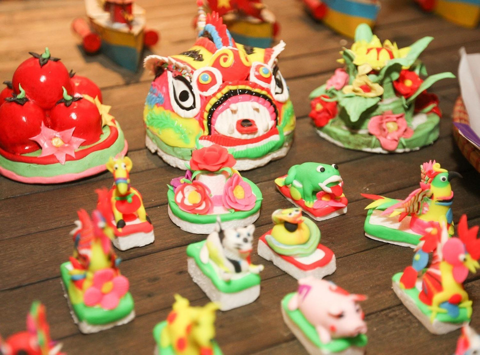 Además, se presentarán espectáculos de música tradicional y se organizarán juegos folclóricos para los menores, a fin de preservar y resaltar los valores culturales tradicionales. (Fuente: VNA)