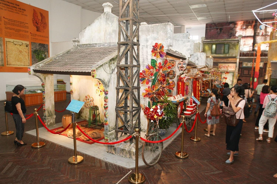 En esta ocasión los participantes, en especial los niños, tendrán la oportunidad de visitar los puestos ubicados en el espacio cultural de la calle de los frescos de Phung Hung, y de comprar en los mismos los juguetes que se ofertarán allí. (Fuente: VNA)