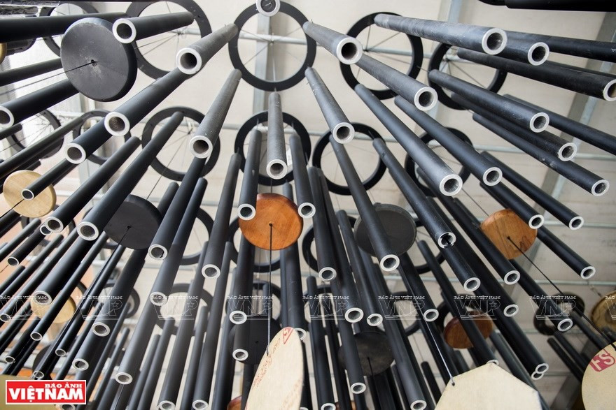 Según Duc Tran, las campanas de viento con música de meditación son buenas para la salud (Foto: VNA)