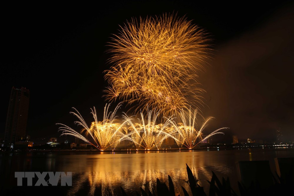 Fuegos artificiales del equipo ruso. (Foto: VNA)