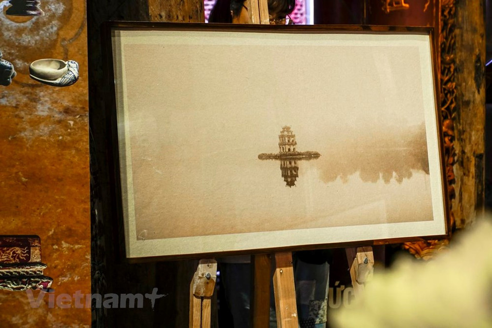 Las famosas pinturas tradicionales Dong Ho de Vietnam se pintan sobre el papel Do. (Fuente: VNA)