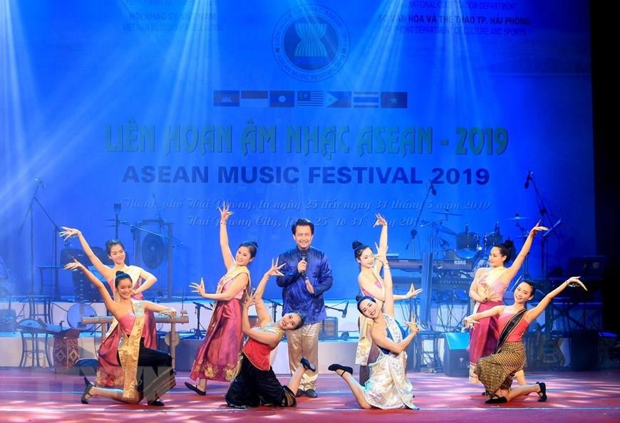 Representación artística en la ceremonia de inauguración del Festival de Música ASEAN 2019 en ciudad portuaria vietnamita de Hai Phong, el 25 de mayo de 2019. (Foto: VNA)