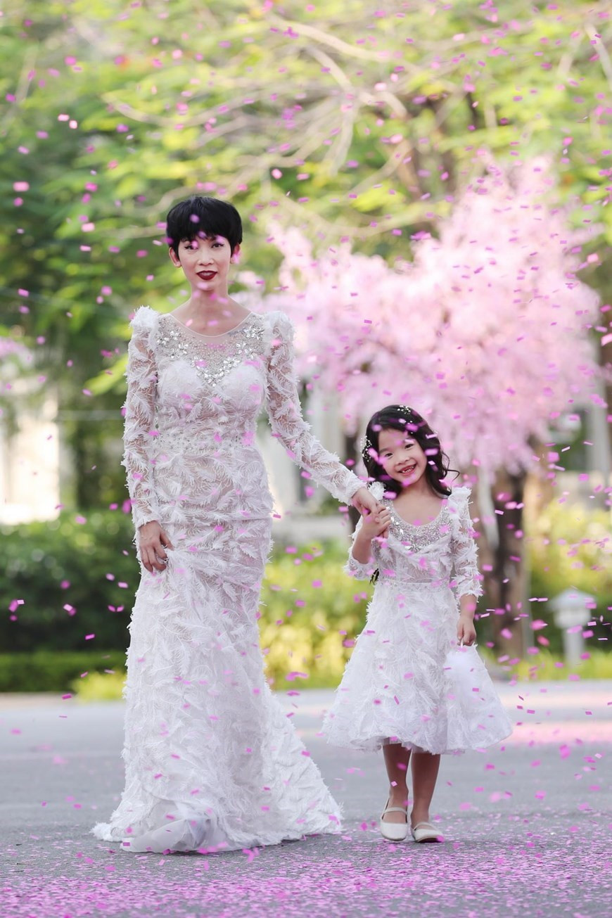 La conocida modelo Xuan Lan y su hija en el show. (Foto: VNA)