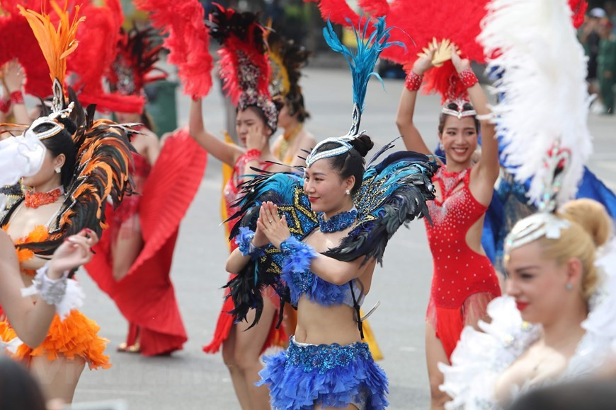 La fiesta callejera reúne a más de 10 mil artistas y visitantes. (Fuente: VNA)