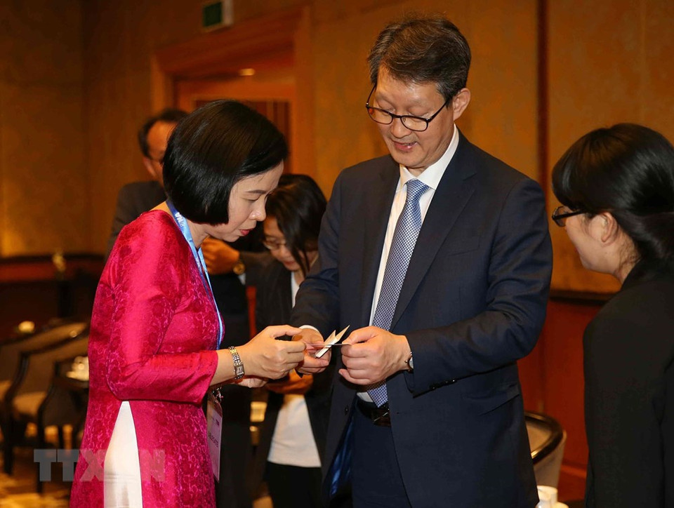Vicedirectora general de la VNA, Vu Viet Trang, da la bienvenida a los delegados extranjeros. (Foto: VNA)