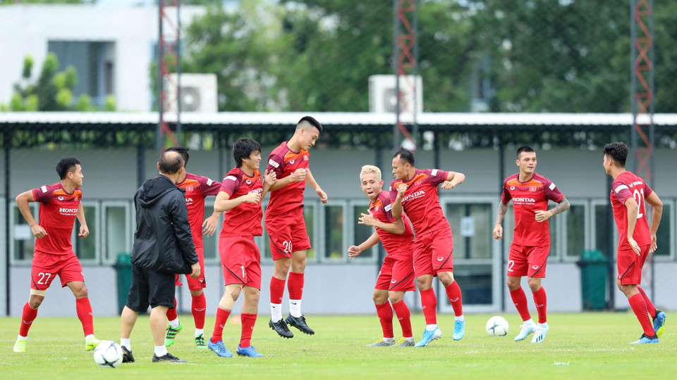 La selección vietnamita se entrenó en el estadio Muangthong, en Bangkok, ante el partido contra su rival tailandés, el jueves próximo. (Fuente: VNA)