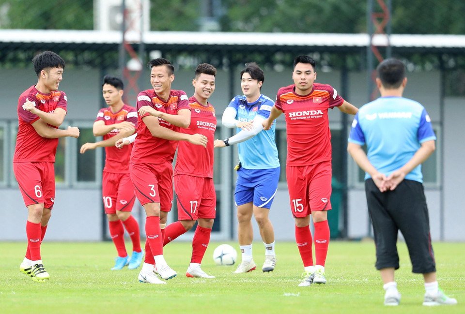 La selección vietnamita se entrenó en el estadio Muangthong, en Bangkok, ante el partido contra su rival tailandés, el jueves próximo. (Fuente: VNA)
