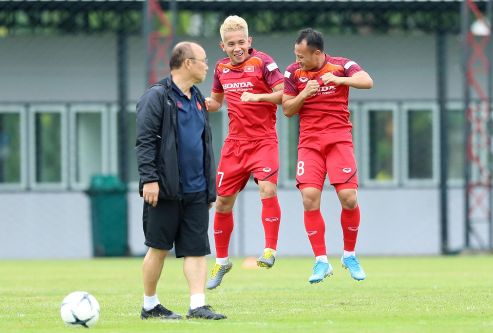La selección vietnamita se entrenó en el estadio Muangthong, en Bangkok, ante el partido contra su rival tailandés, el jueves próximo. (Fuente: VNA)