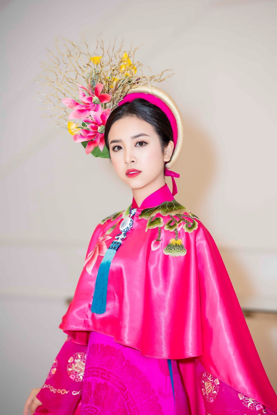 La miss Thuy An presenta la colección “El misterioso oriente” del diseñador Tran Thien Khanh. (Fuente: VNA)