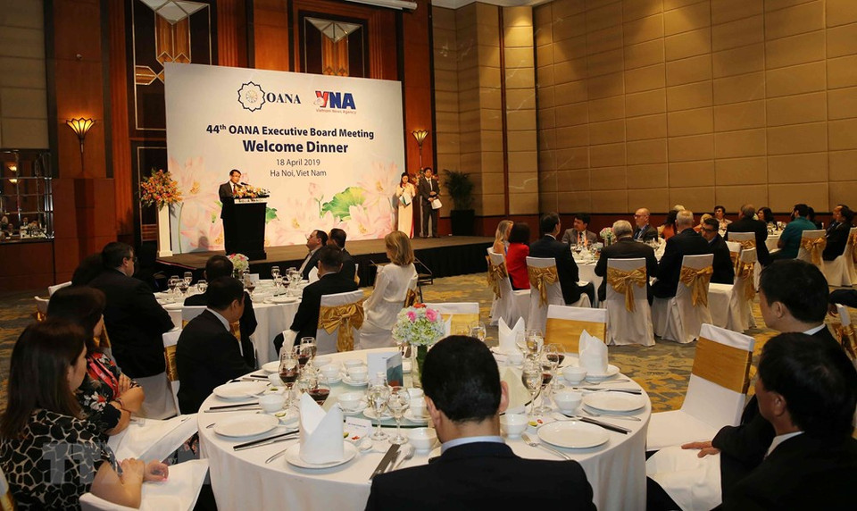 Encuentro entre delegados de la 44 reunión del Comité Ejecutivo de la OANA en Hanoi. (Foto: VNA)