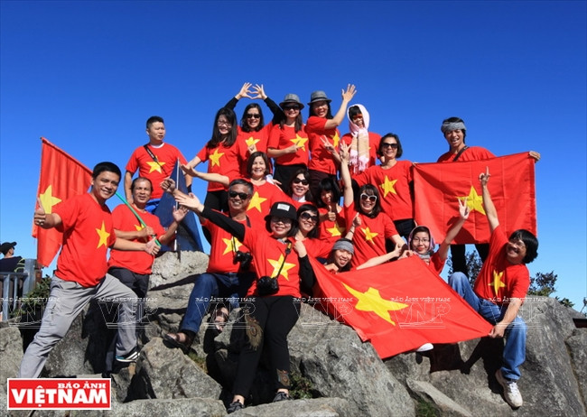 Pico Fansipan, con una altura de 3.143 metros sobre el nivel del mar, es el punto de llegada de turistas. (Fuente: VNA) 