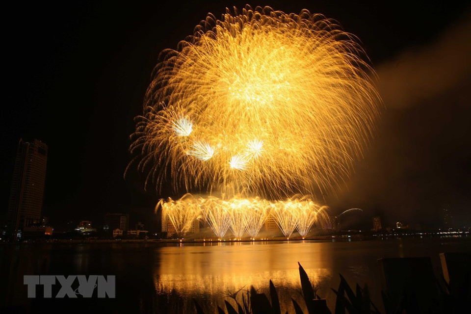 Fuegos artificiales del equipo ruso. (Foto: VNA)