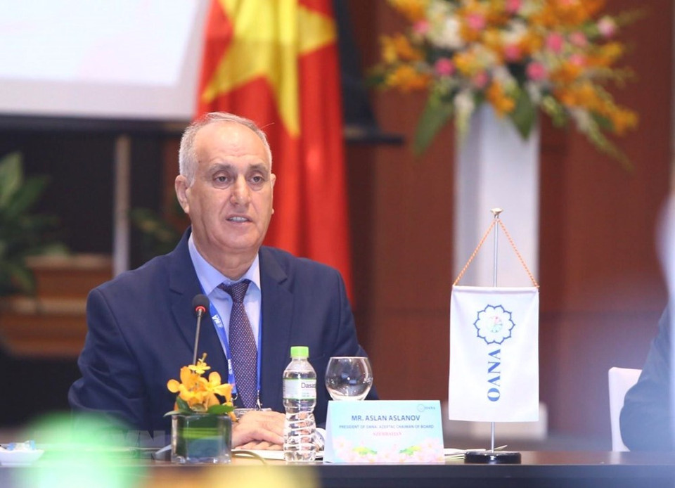 Presidente rotativo de la OANA, director general de la Agencia de Noticias AZERTAC (Azerbaiyán), Aslan Aslanov, preside la reunión. (Fuente: VNA) 