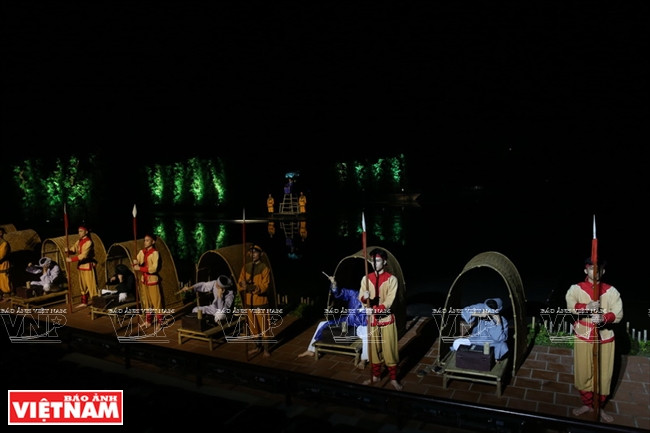 La escena reproduce un examen para ganar un puesto oficial en la corte en el pasado (Fuente: VNA)