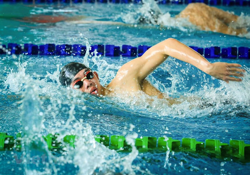 Nguyen Huy Hoang ganó en 2018 una medalla de plata para Vietnam en la prueba masculina de natación de mil 500 metros estilo libre en los XVIII Juegos Asiáticos (ASIAD), acontecidos en Indonesia. Al terminar la prueba con resultado de 15 minutos 01 segundo y 63 centésimas, Huy Hoang perdió la medalla de oro ante su rival chino Sun Yang, quien finalizó la carrera a 14 minutos 58 segundos y 53 centésimas. Sin embargo, Huy Hoang culminó como el nadador más exitoso de Vietnam en ASIAD 2018. Previamente, se embolsó una medalla de bronce en la prueba masculina de 800 metros estilo libre. (Fuente: Vietnamplus)