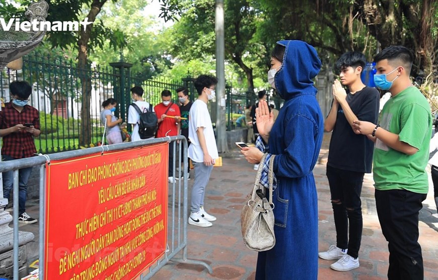 Hanoi atendió a más de 2,3 millones de turistas en enero pasado, lo que representa una merma interanual del 3,5 por ciento, anunció el Servicio municipal del Turismo. Según precisó la fuente, la causa de esa reducción se debe a las condiciones climáticas, así como al brote de la neumonía aguda provocada por la nueva cepa de coronavirus (COVID-19). La capital de Vietnam recibió a más de 480 mil viajeros extranjeros el mes pasado, lo que significa una reducción de casi un nueve por ciento en comparación con el mismo lapso de 2019. La mayoría de los turistas foráneos provinieron de Corea del Sur, Japón, Francia, Estados Unidos, Australia y los países del Sudeste Asiático. (Fuente: Vietnamplus)