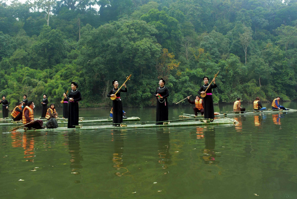 Presentan un performance de Then en el lago de Na Nua, en la provincia de Tuyen Quang (Fuente: VNA)