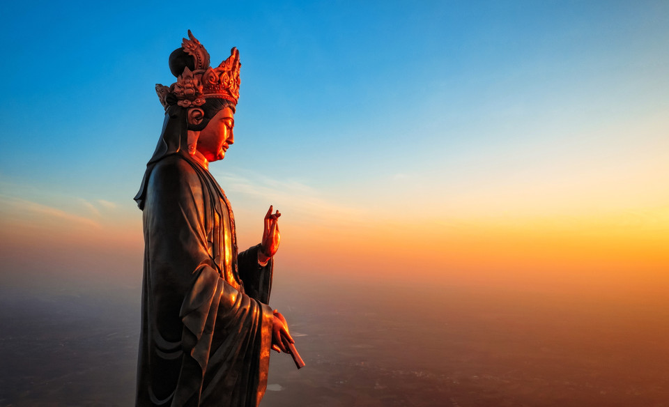 La estatua de Buda Tay Bo Da Son se sitúa en la cima de la montaña de Ba Den (Fuente: VNA)