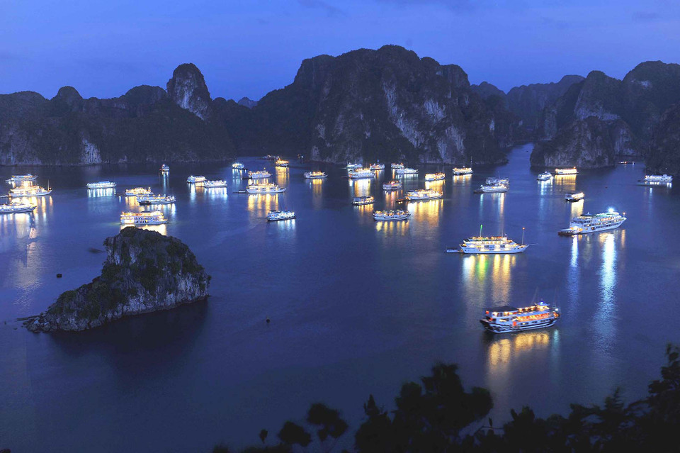 El islote Dinh Huong en la bahía de Ha Long parece un quemador de incienso gigante (Fuente: VNA)