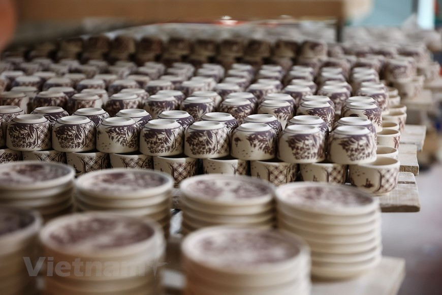 Los hornos durante estos días funcionan a pleno rendimiento (Fuente:Vietnamplus)