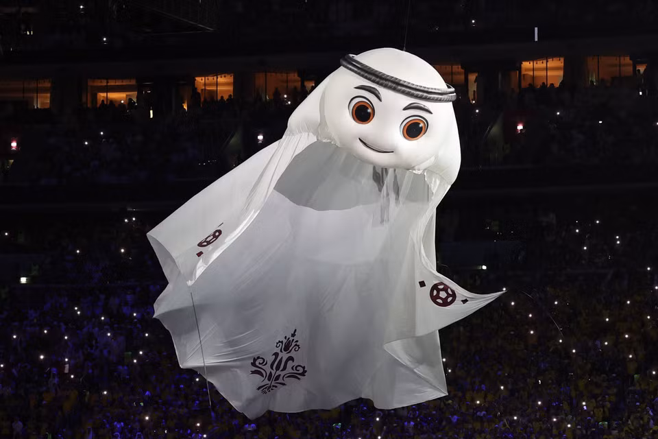 La mascota La'eeb de la Copa Mundial 2022 aparece en la ceremonia inaugural del evento en el estadio de Al Bayt ((Fuente: AFP/VNA)