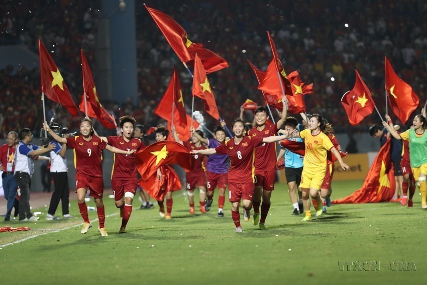 Fútbolistas “doradas” de Vietnam celebraron el 21 de mayo de 2022 su victoria en la final del fútbol femenino en los XXXI Juegos Deportivos del Sudeste Asiático (SEA Games 31) en el estadio de Cam Pha, en la provincia norteña de Quang Ninh (Fuente: VNA)