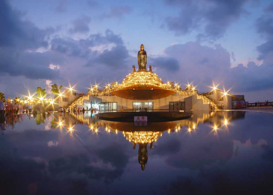 La estatua de Buda Tay Bo Da Son tiene una altura de 72 metros y se decora exquisitamente (Fuente: VNA)