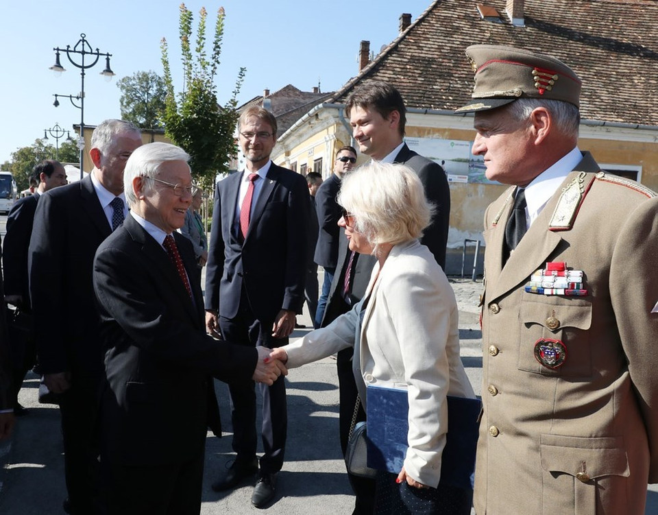 El 9 de septiembre por la mañana (hora local), el secretario general Nguyen Phu Trong visita la ciudad de Szentendre, a unos 20 km de Budapest, la capital de Hungría.(Fuente: VNA)