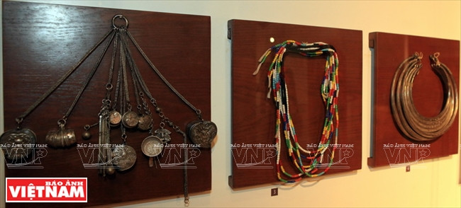 Joyas de plata novias de la etnia Dao. 