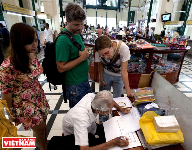 A turista extranjeros les interesa el oficio de Van Ngo 