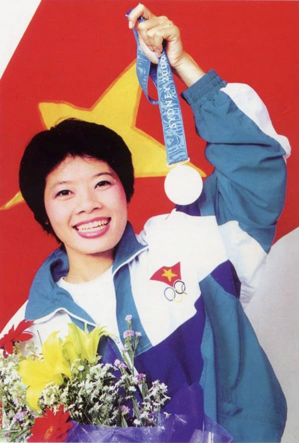 El 29 de septiembre de 2000: La taekwondista Tran Hieu Ngan ganó la primera medalla para Vietnam en los Olímpicos, al consquistar plata en catergoría de 57 kilos en Sídney (Fuente_ VNA) 