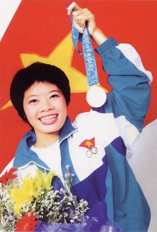 El 29 de septiembre de 2000: La taekwondista Tran Hieu Ngan ganó la primera medalla para Vietnam en los Olímpicos, al consquistar plata en catergoría de 57 kilos en Sídney (Fuente_ VNA) 