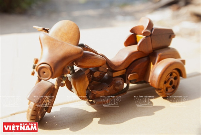 Algunas obras hermosas de la comunidad artesanal de Binh Minh (Fuente: VNA)