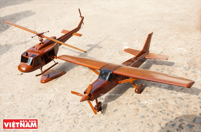 Algunas obras hermosas de la comunidad artesanal de Binh Minh (Fuente: VNA)