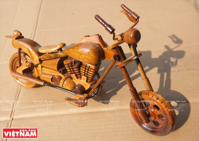 Algunas obras hermosas de la comunidad artesanal de Binh Minh (Fuente: VNA)