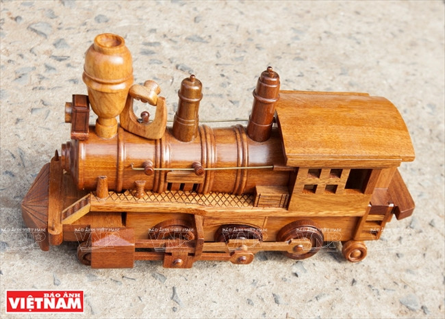 Algunas obras hermosas de la comunidad artesanal de Binh Minh (Fuente: VNA)