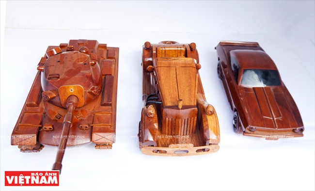 Algunas obras hermosas de la comunidad artesanal de Binh Minh (Fuente: VNA)