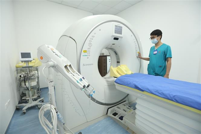 El aparato de ultrasonido y tomografía computalizada se ubica dentro del área de atención de emergencias (Foto: VNA)