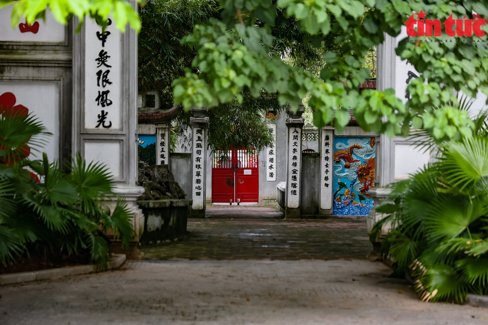 El Templo de Ngoc Son, en el lago Hoan Kiem, un símbolo de la capital vietnamita, suspendió sus actividades para prevenir la propagación del coronavirus. (Foto: VNA)