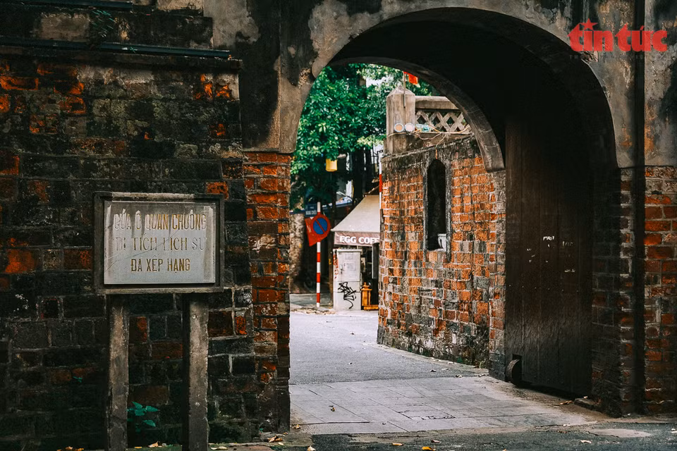 Con 20 metros de ancho y siete de longitud, O Quan Chuong, fue construida con piedras y ladrillos grandes similares a aquellos en el Templo de la Literatura. (Foto: VNA)