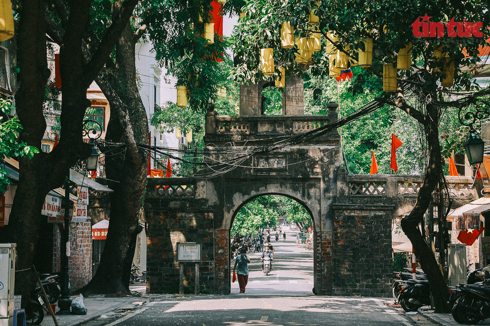 La reliquia de O Quan Chuong (Puerta de Quan Chuong), sin visitantes en los días del distanciamiento social en Hanoi (Foto: VNA)